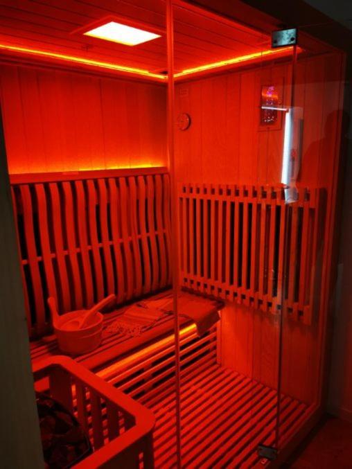 Spabyelleetlui Spa Rouge Ou Bleu 무스크론 외부 사진