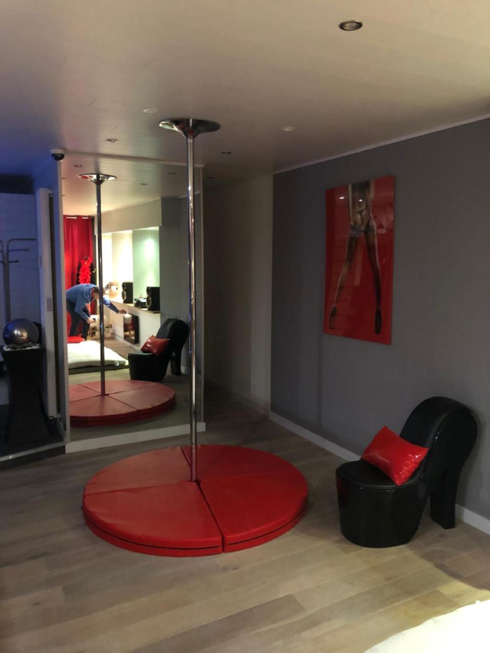 Spabyelleetlui Spa Rouge Ou Bleu 무스크론 외부 사진