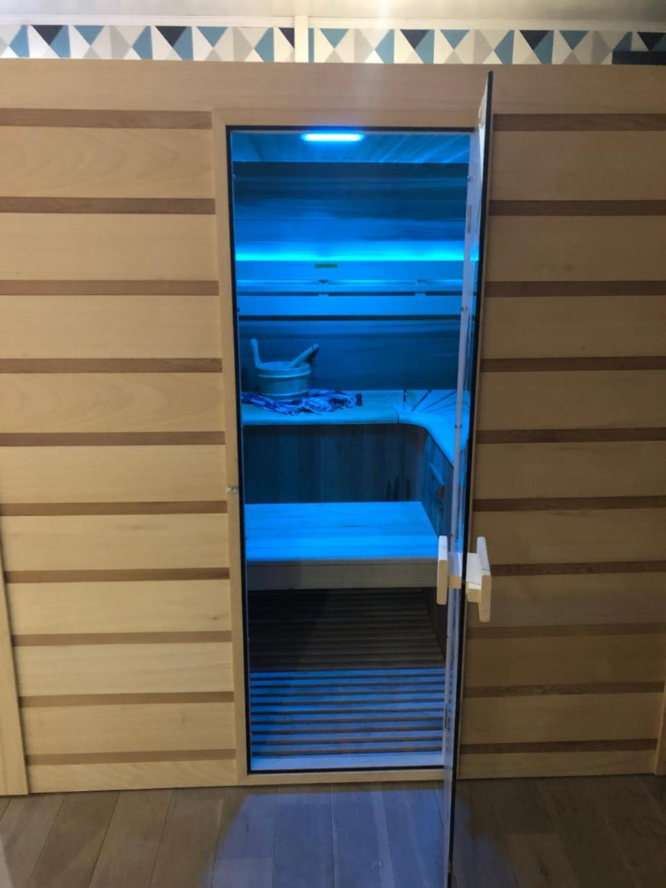 Spabyelleetlui Spa Rouge Ou Bleu 무스크론 외부 사진