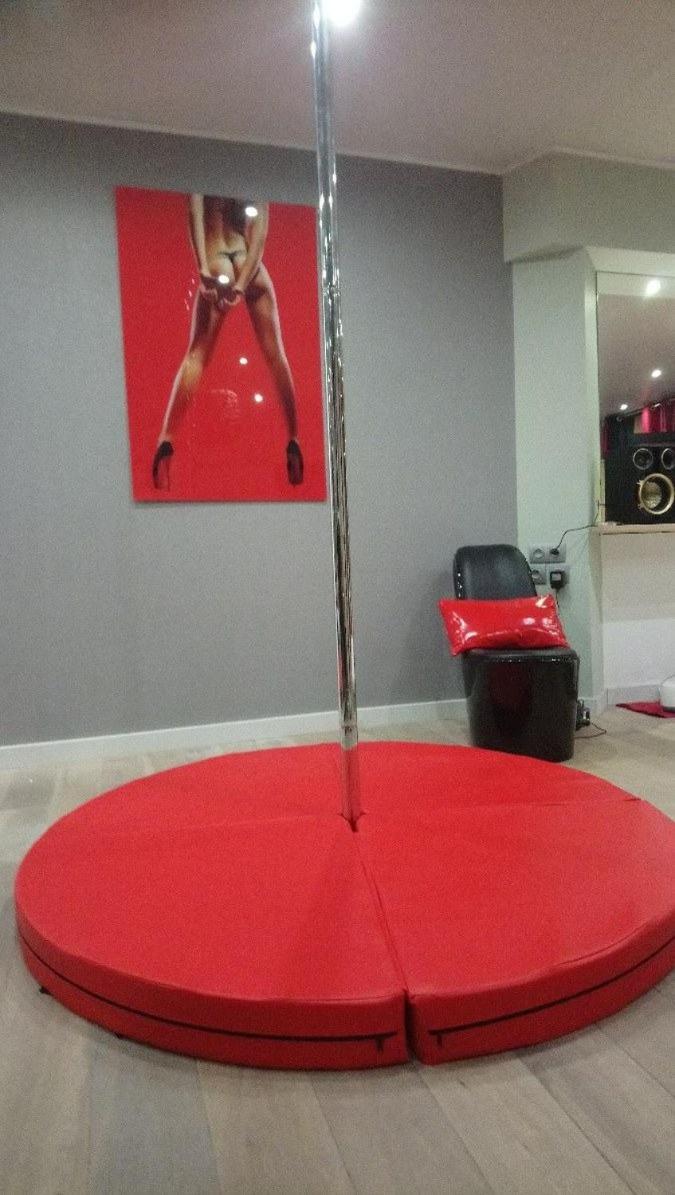 Spabyelleetlui Spa Rouge Ou Bleu 무스크론 외부 사진
