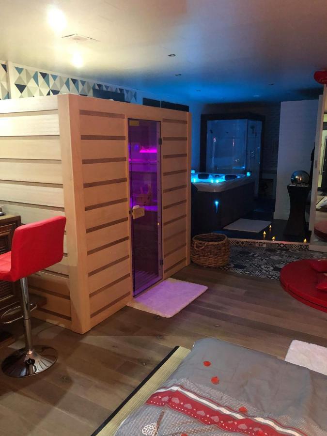 Spabyelleetlui Spa Rouge Ou Bleu 무스크론 외부 사진
